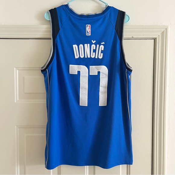Nike Luka Doncic Dallas Mavericks Jersey - Picture 3 of 3